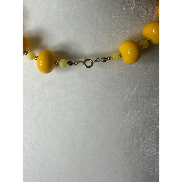Vintage 1980's Yellow Beaded Necklace With Round & Oval Beads Choker Style - Picture 3 of 6